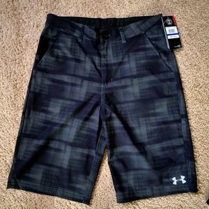 Under Armour heatgear YXL Black/Deep Green
